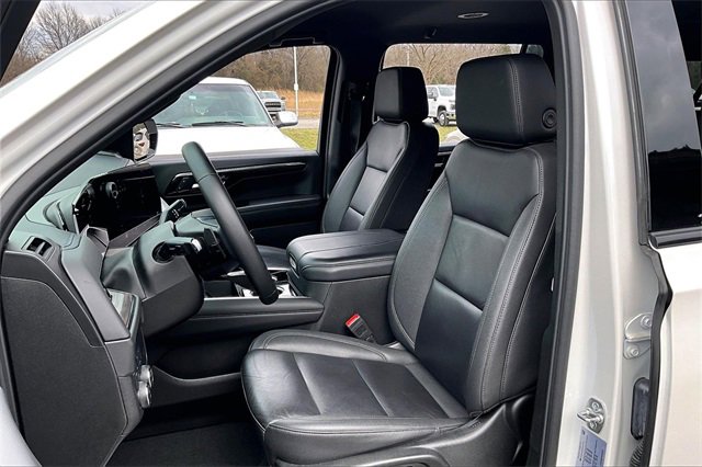 Used 2025 Chevrolet Suburban Z71 image 21
