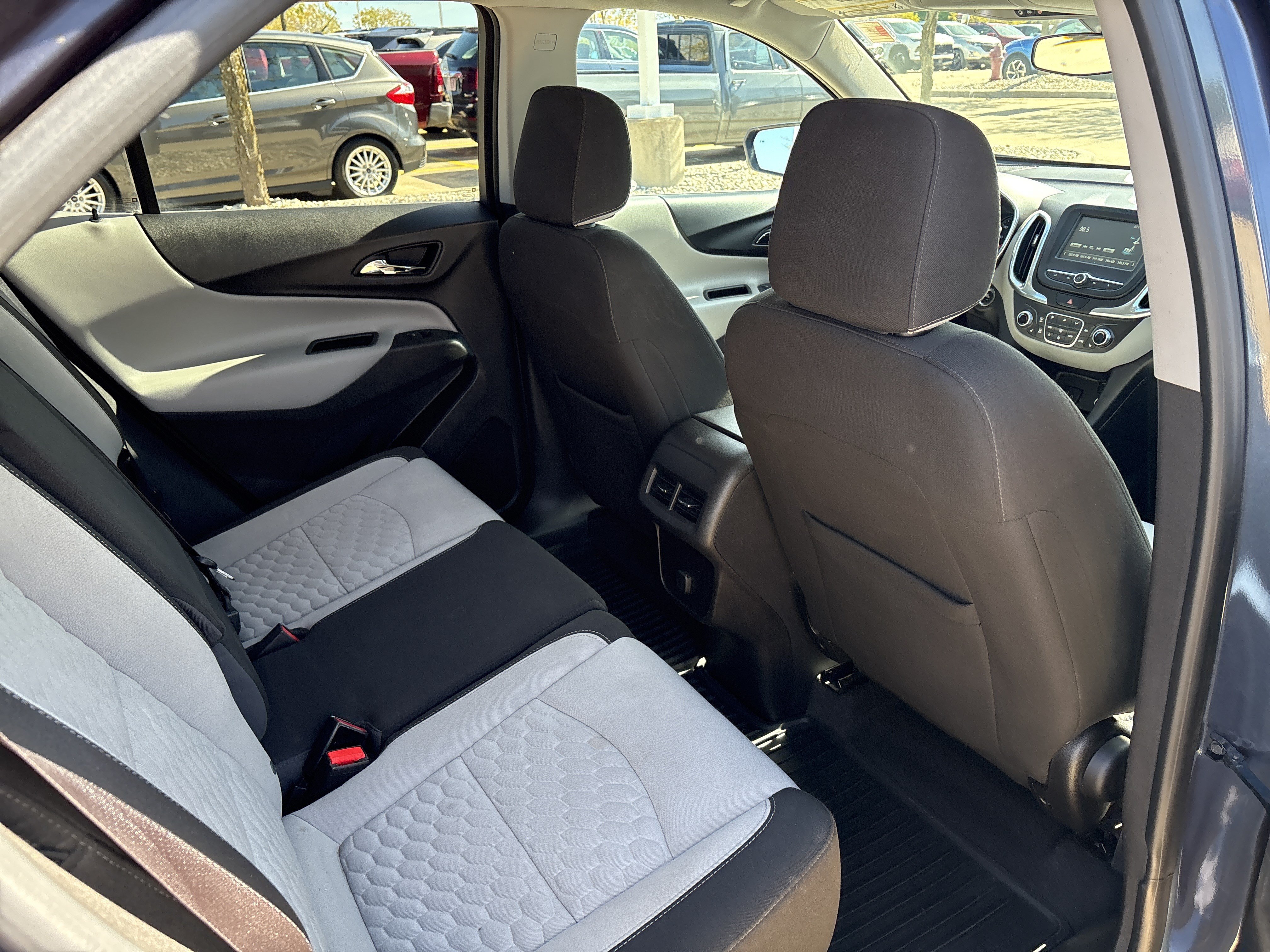 Used 2018 Chevrolet Equinox LT FWD image 14