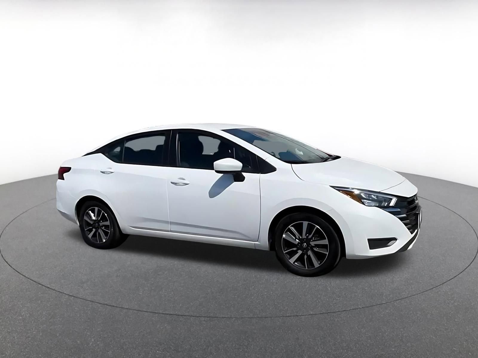 Used 2025 Nissan Versa SV FWD image 2