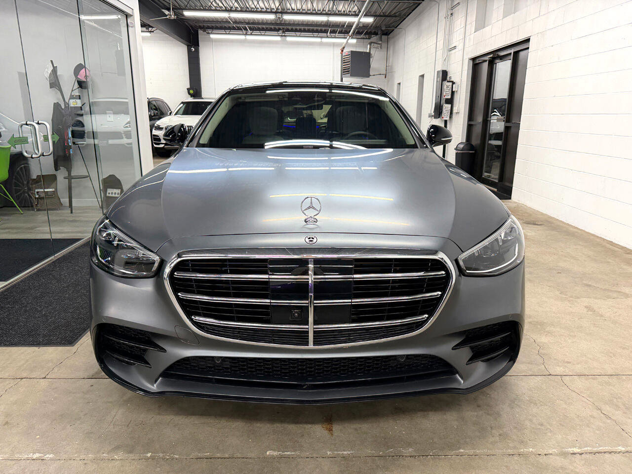 Used 2022 Mercedes-Benz S 580 4MATIC Sedan image 2