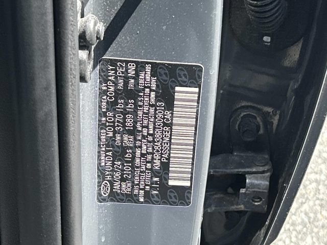 Certified 2024 Hyundai Venue SEL FWD image 9