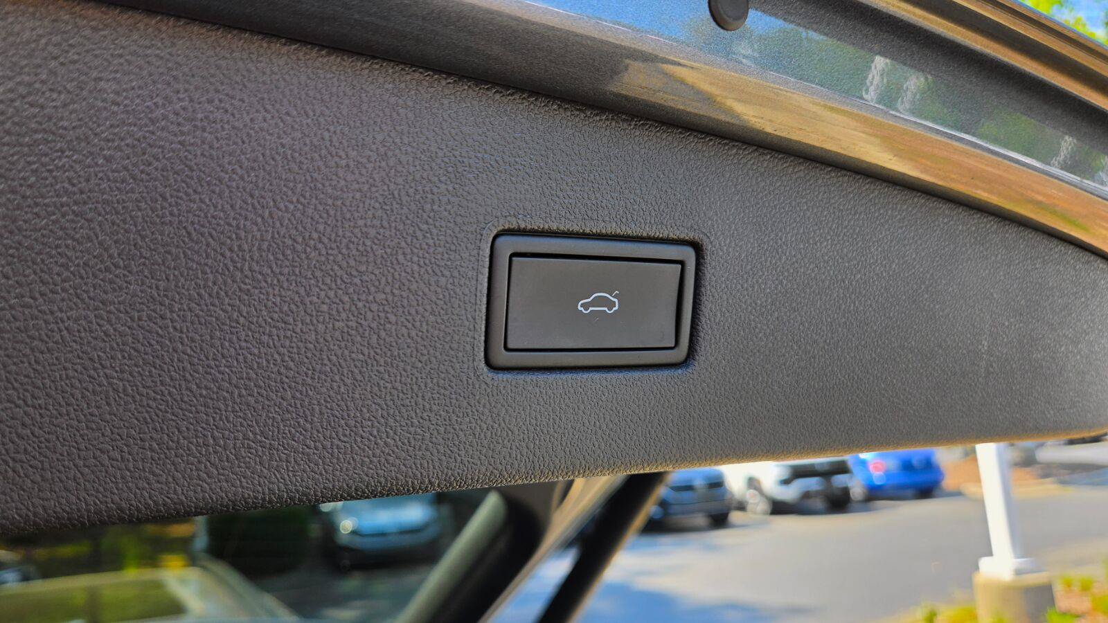 Certified 2024 Volkswagen Tiguan SE R-Line FWD image 65