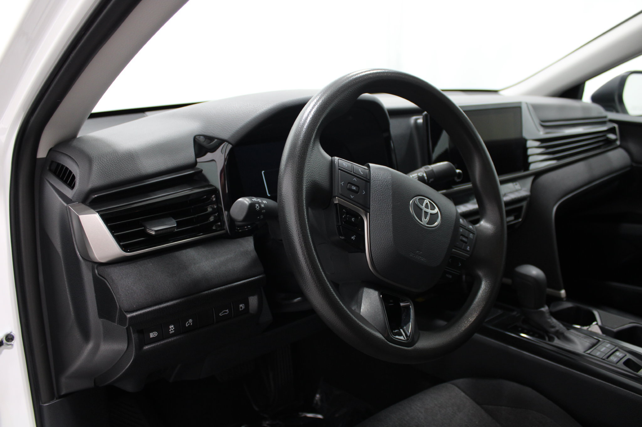 Used 2025 Toyota Camry LE FWD image 12