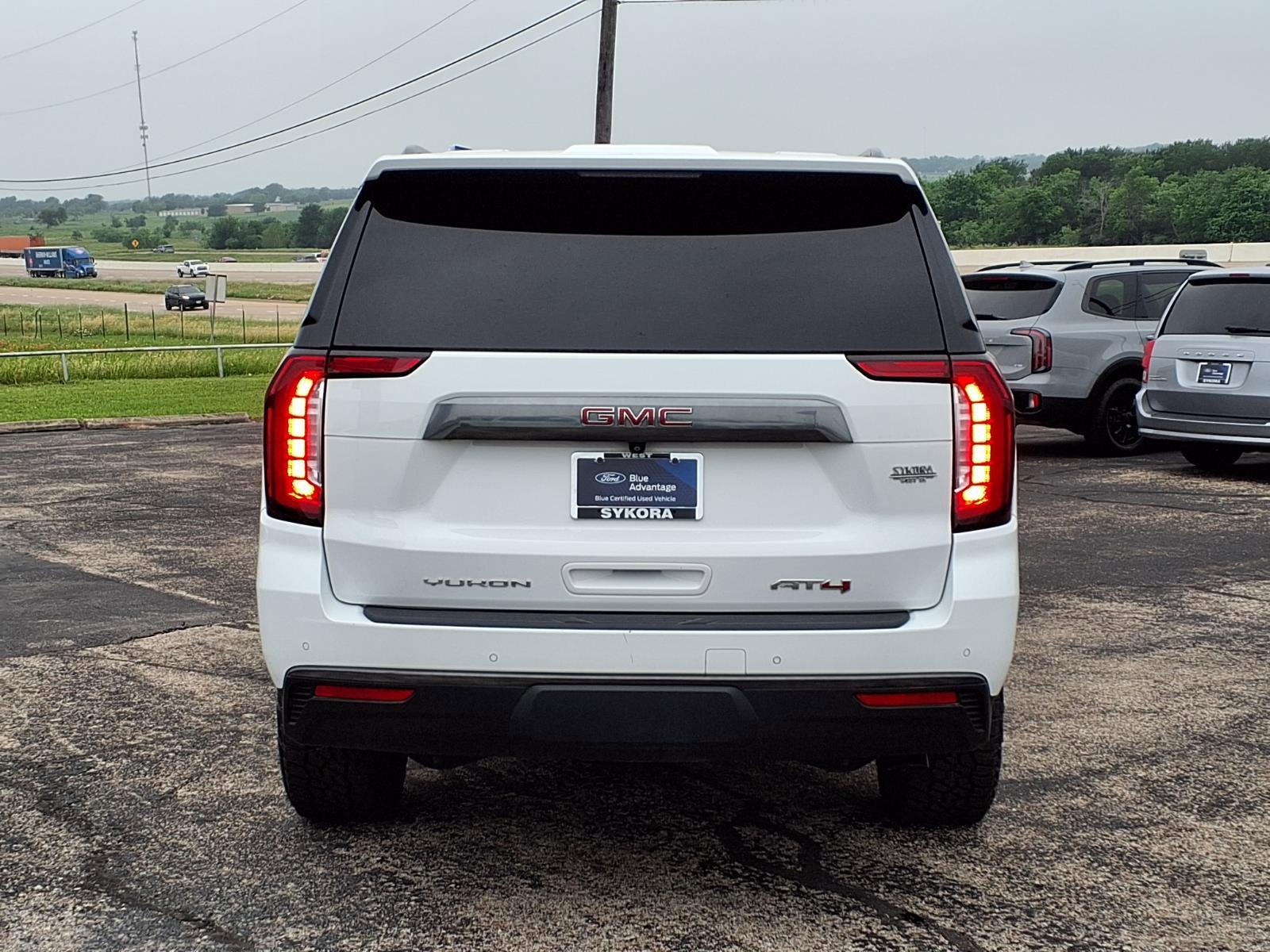 Used 2021 GMC Yukon XL AT4 w/ AT4 Premium Package AWD/4WD image 6