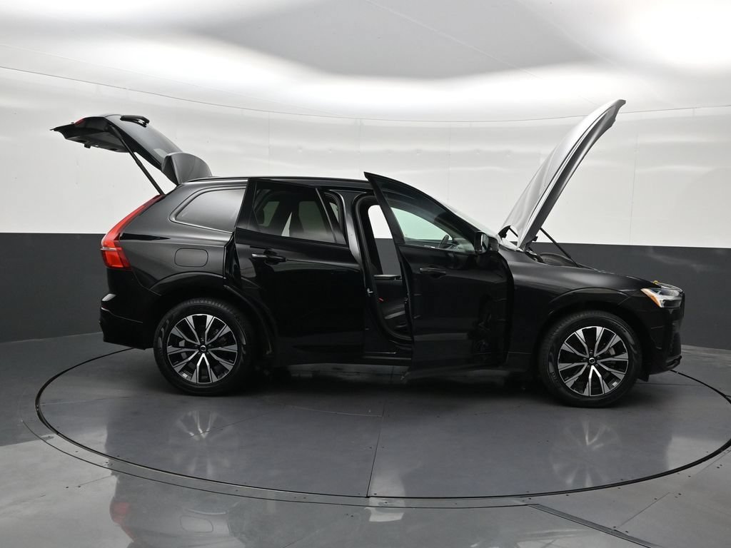 Certified 2024 Volvo XC60 B5 Plus AWD/4WD image 31