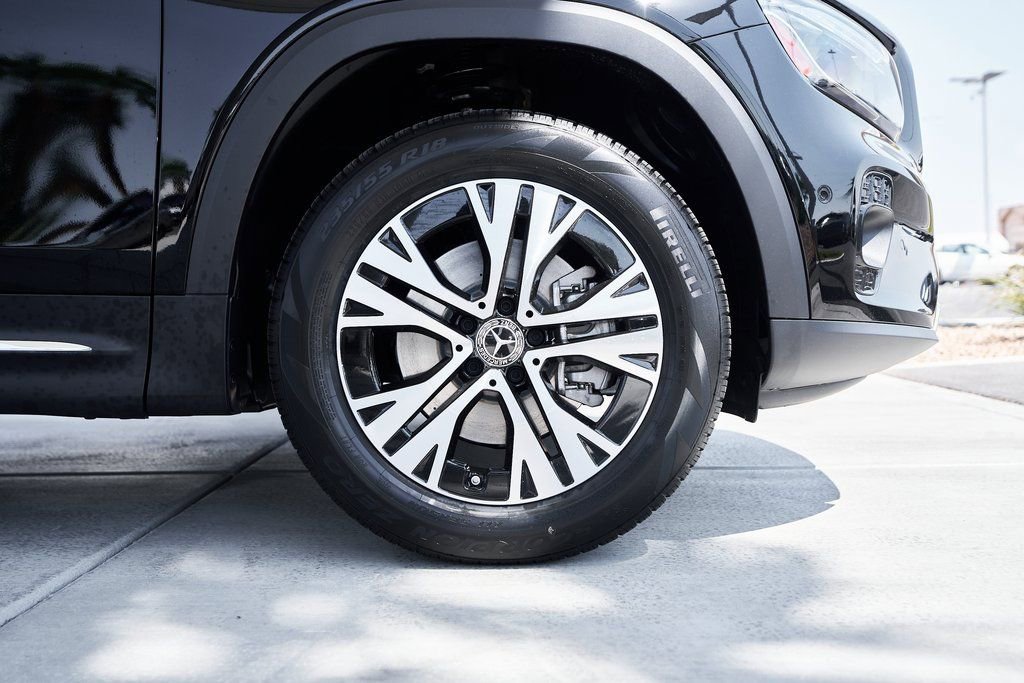 Used 2025 Mercedes-Benz GLB 250 4MATIC w/ Exclusive Package image 10