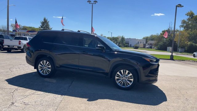 Used 2024 Toyota Grand Highlander AWD image 2