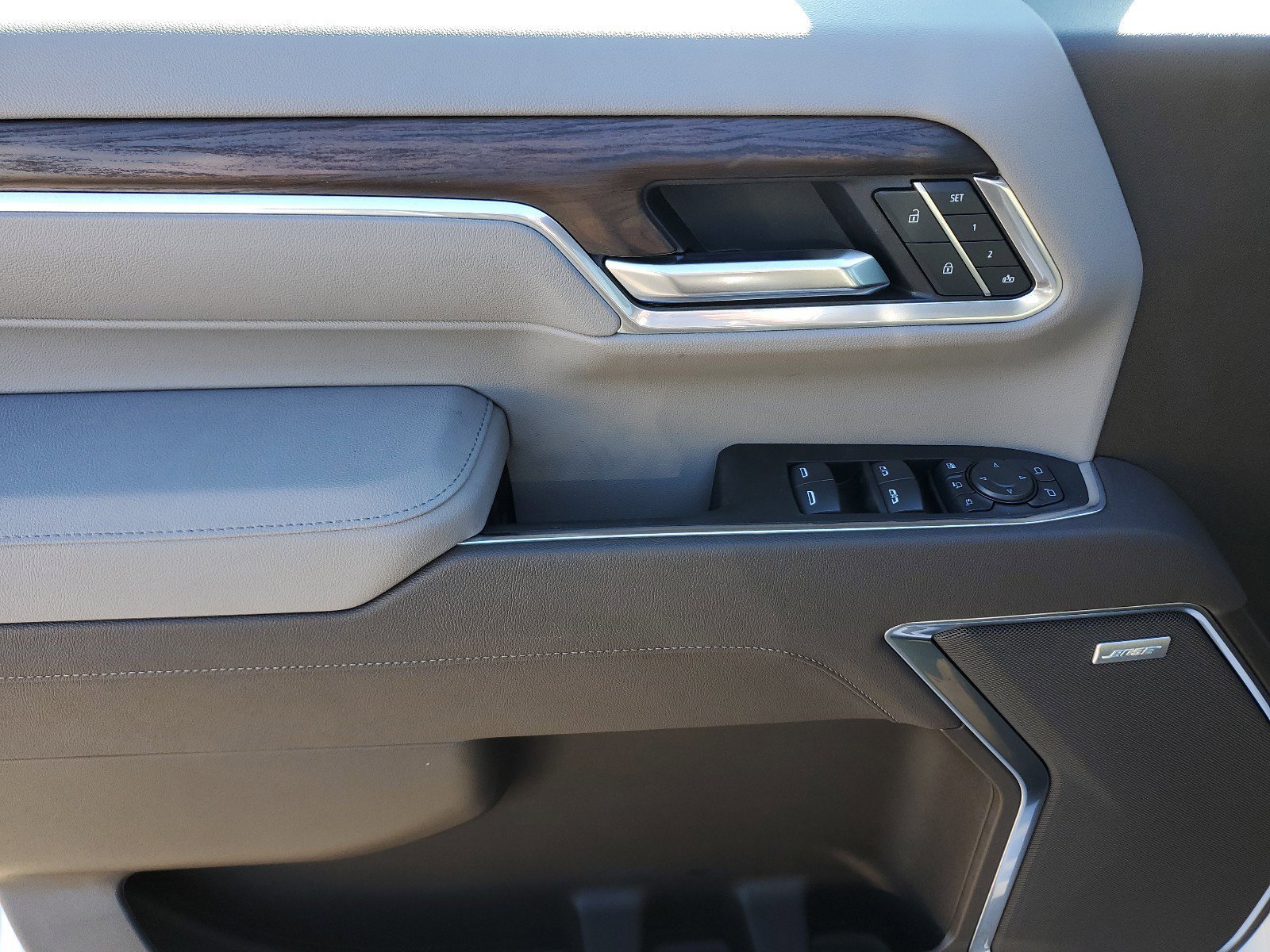 New 2025 GMC Sierra 2500 SLT w/ SLT Convenience Package image 23