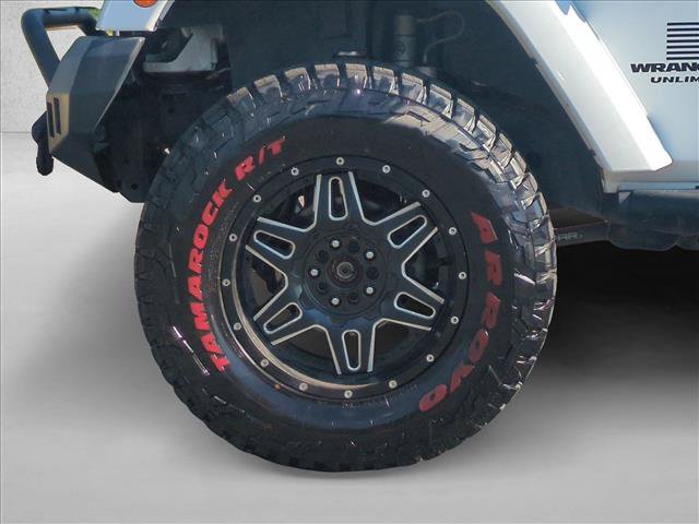 Used 2015 Jeep Wrangler Unlimited Rubicon w/ Connectivity Group AWD/4WD image 22