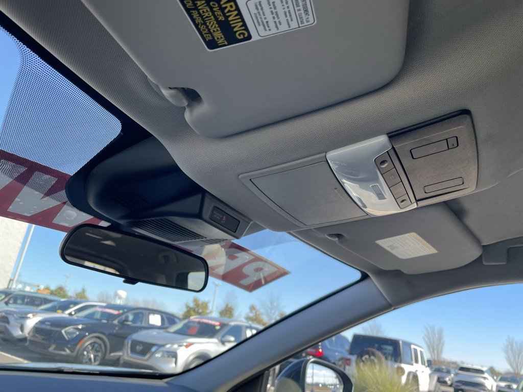 Used 2024 Nissan Rogue SV image 21