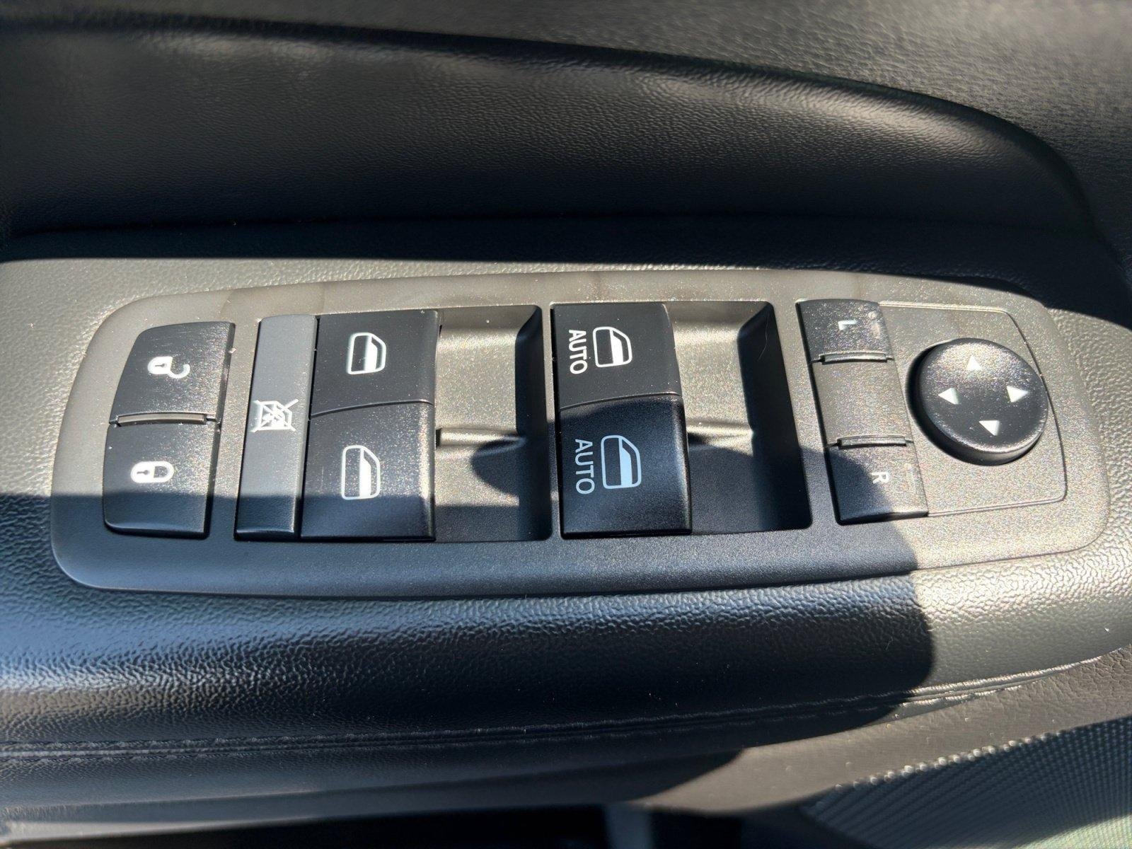 Used 2019 Jeep Grand Cherokee Altitude AWD/4WD image 14