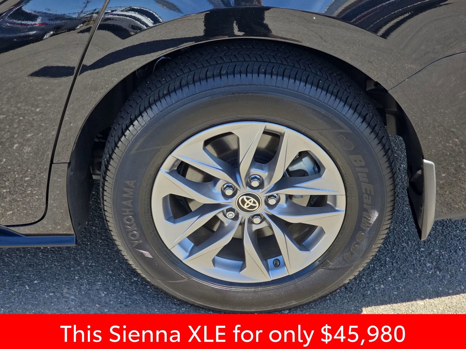 Used 2025 Toyota Sienna XLE w/ XLE Plus Package FWD image 42