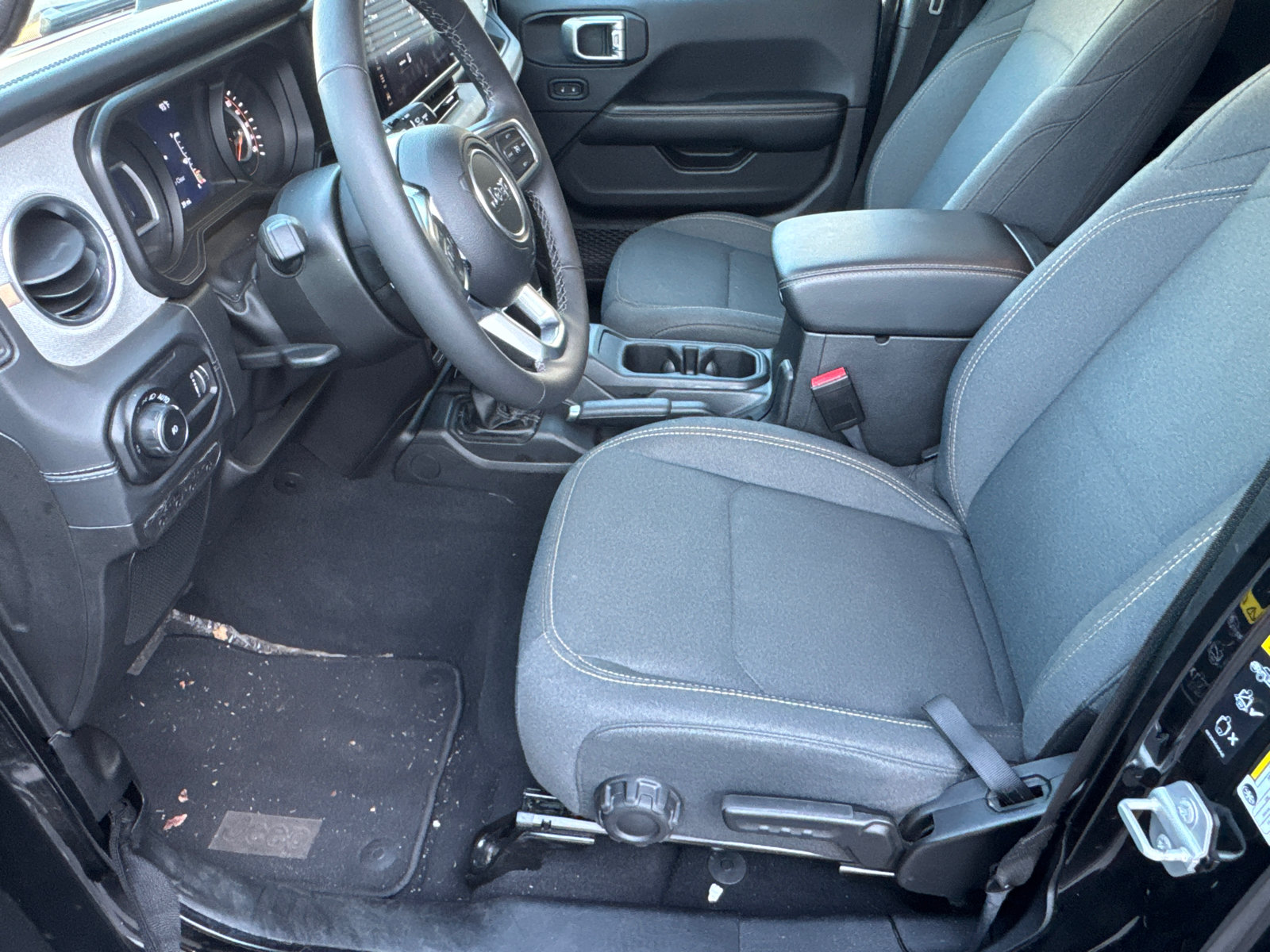 Used 2026 Jeep Wrangler Unlimited Sahara AWD/4WD image 9
