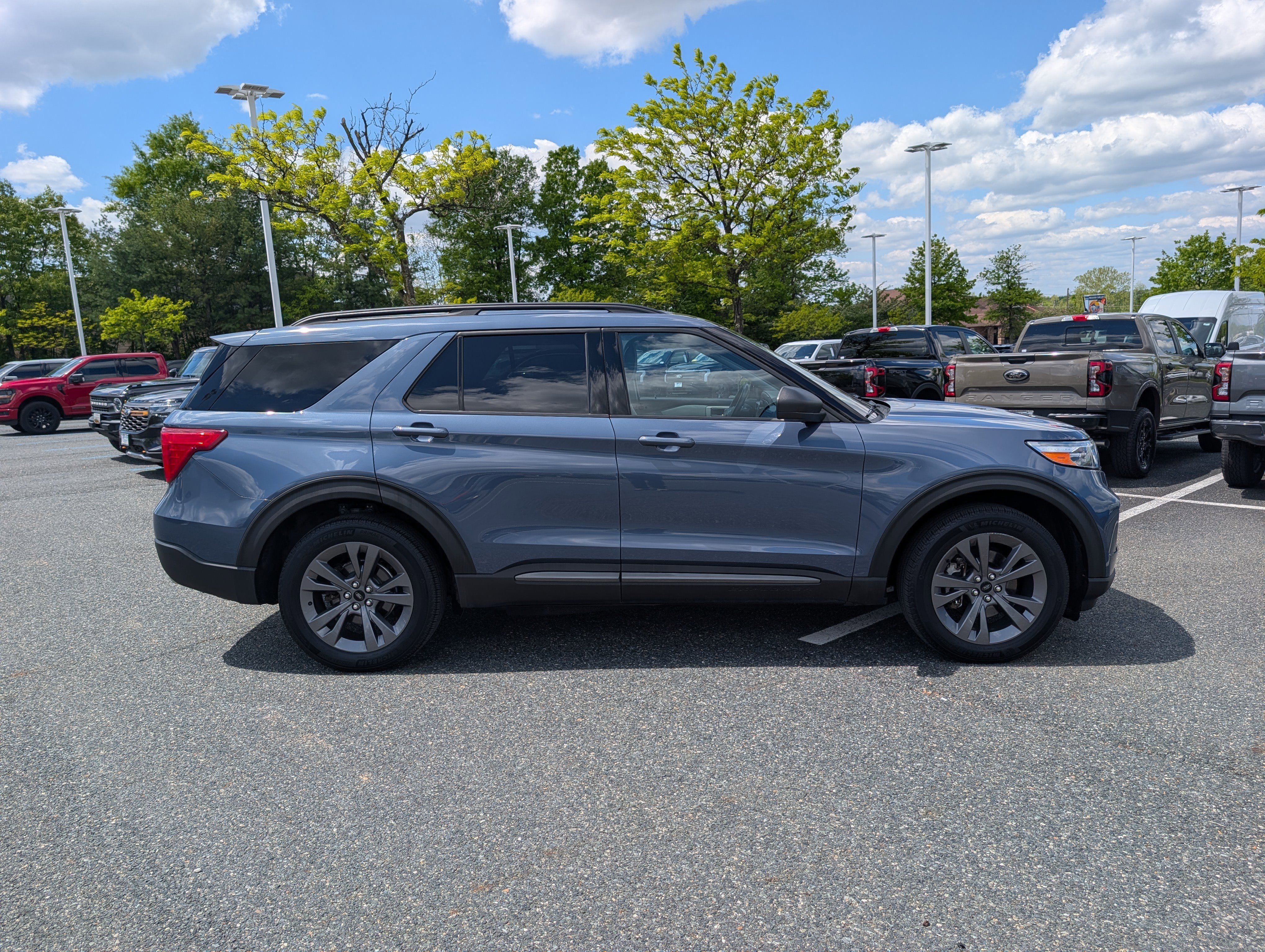 Used 2021 Ford Explorer XLT w/ Equipment Group 202A AWD/4WD image 2