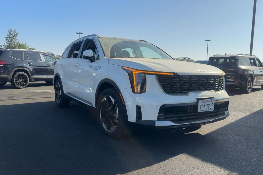 Used 2025 Kia Sorento EX w/ EX Panoramic Sunroof Package FWD image 3