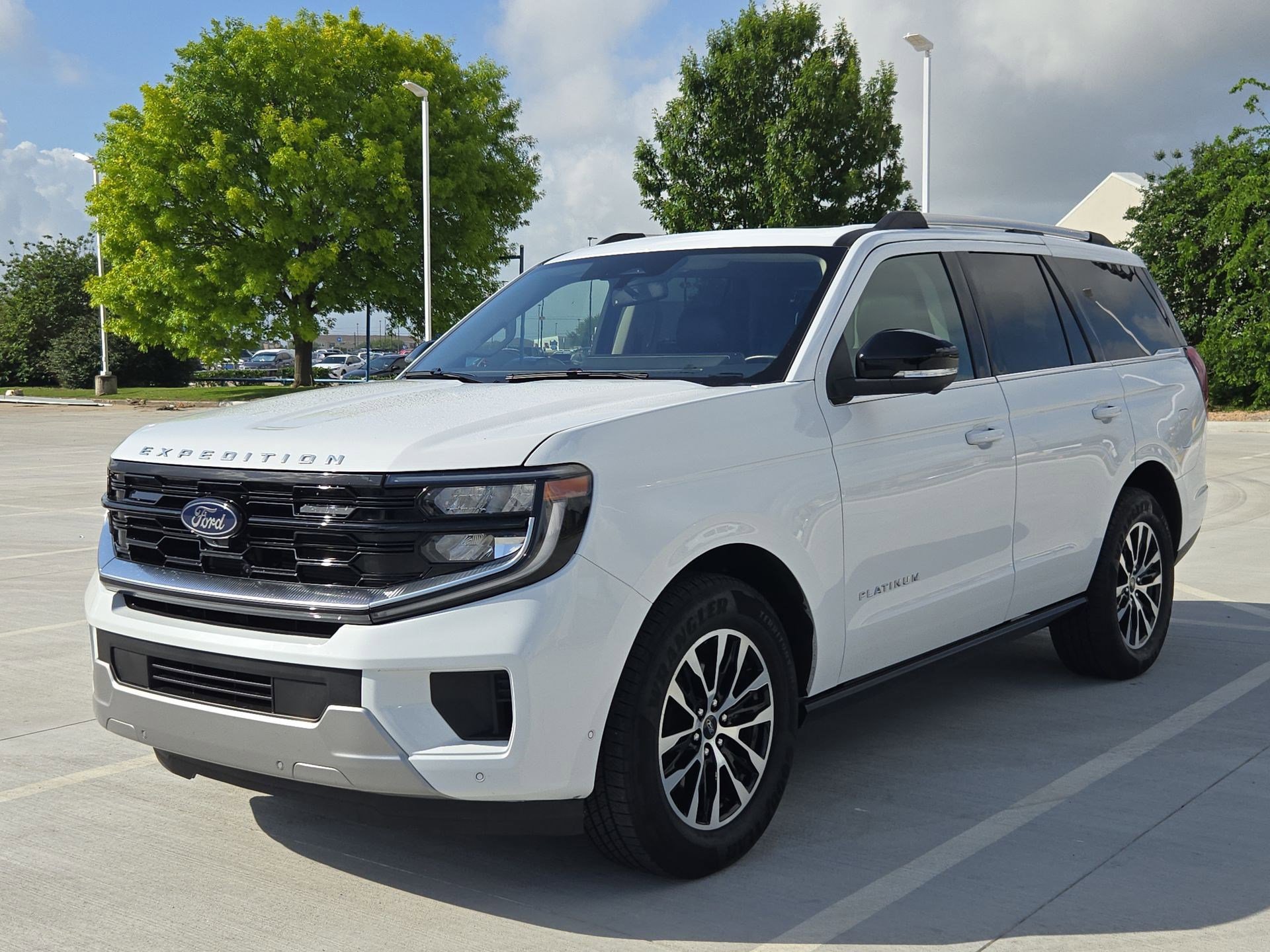 Used 2025 Ford Expedition Platinum image 9