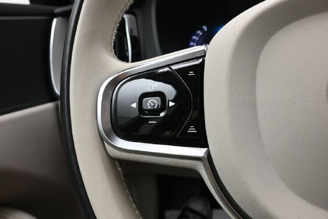 Used 2024 Volvo XC60 B5 Plus w/ Protection Package Premier AWD/4WD image 25