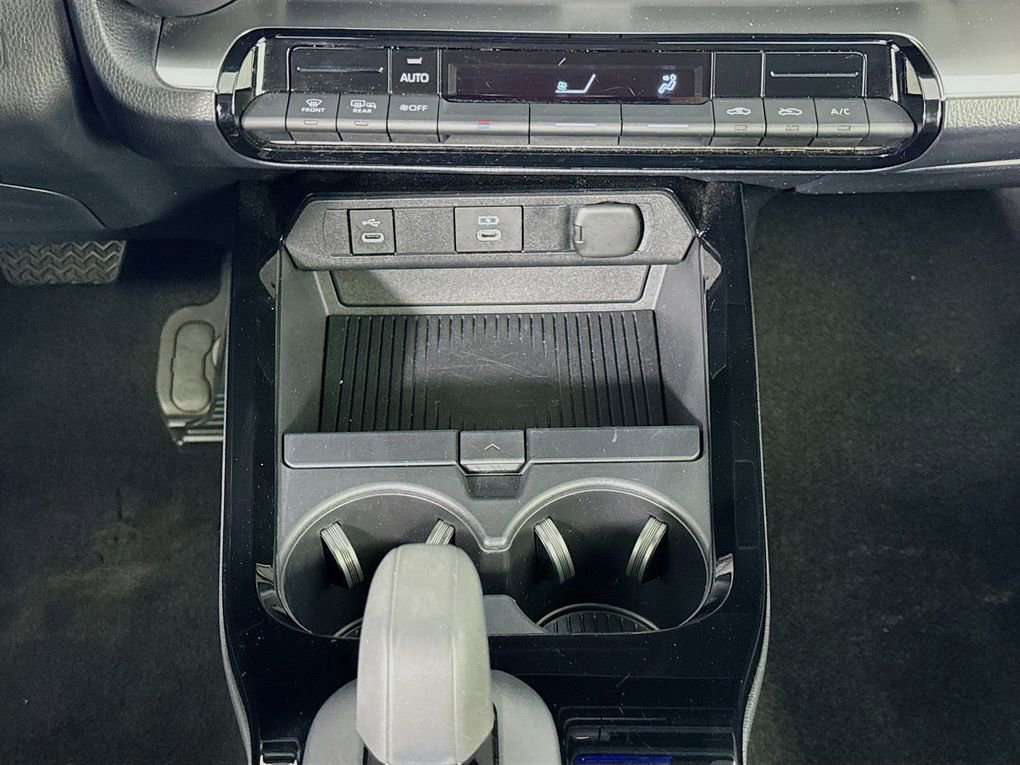 Used 2024 Toyota Prius LE image 38