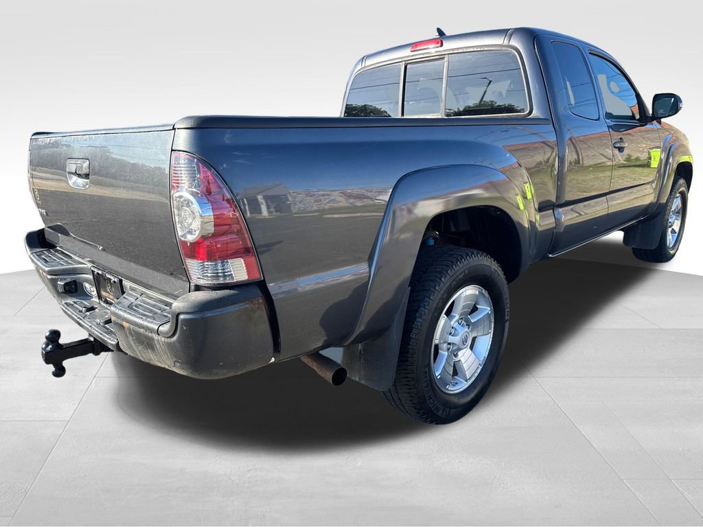 Used 2015 Toyota Tacoma 4x4 Access Cab V6 w/ TRD Sport Package image 5