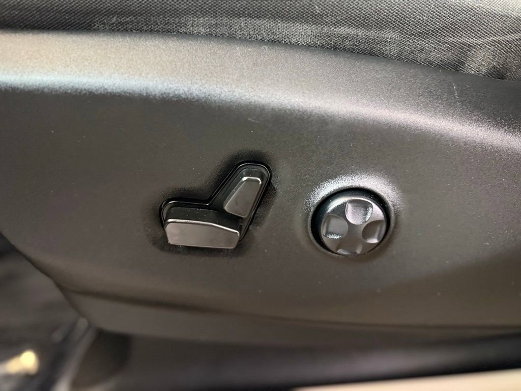 Used 2023 Chrysler Voyager LX image 19