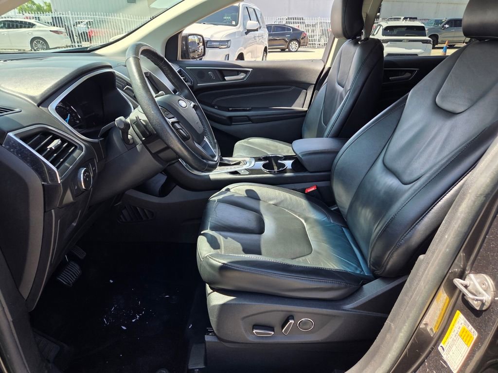 Used 2016 Ford Edge Titanium image 3