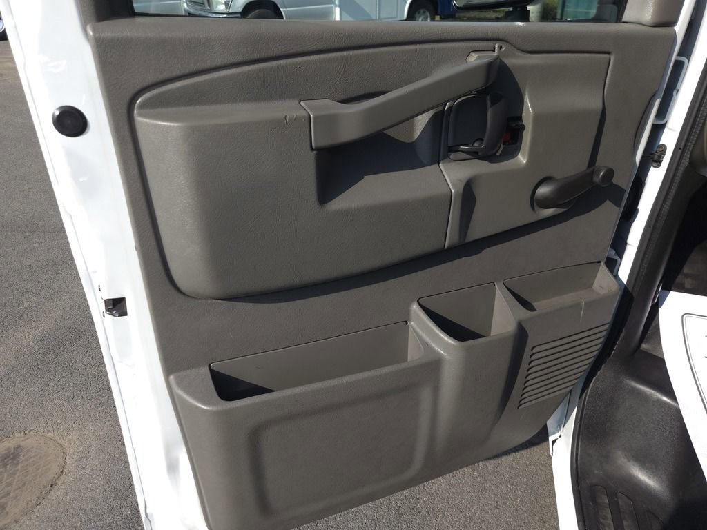 Used 2017 Chevrolet Express 3500 RWD image 14