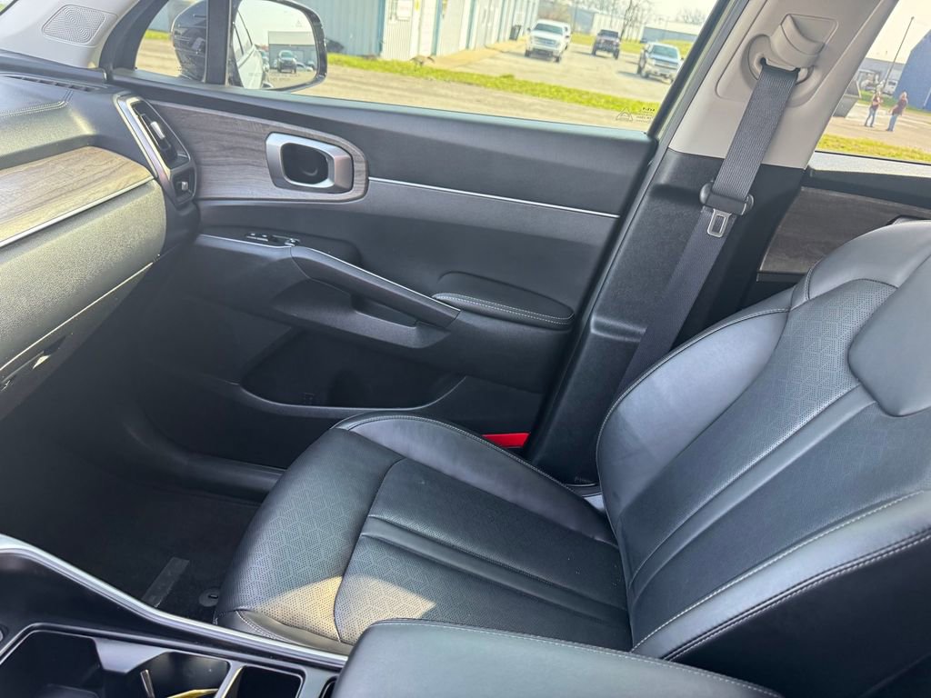Used 2023 Kia Sorento S w/ Panoramic Sunroof Package image 16