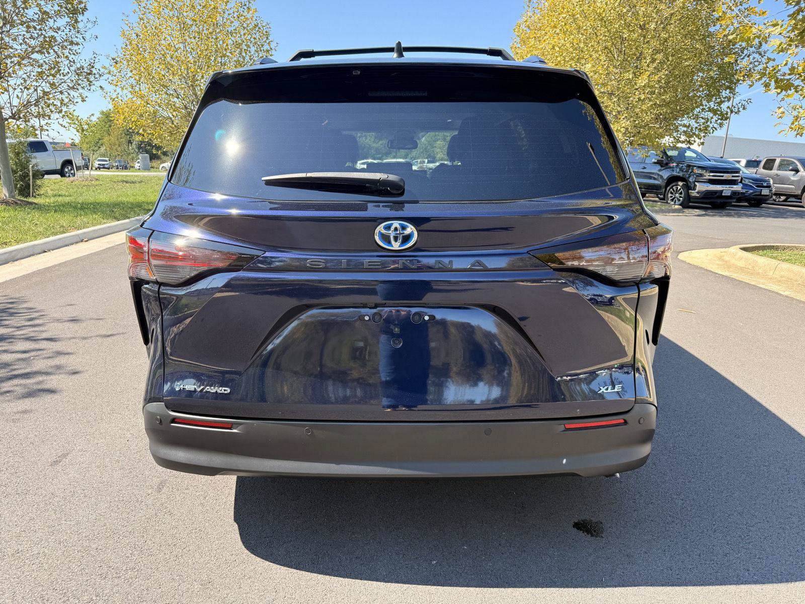 Used 2025 Toyota Sienna XLE w/ XLE Plus Package AWD/4WD image 6
