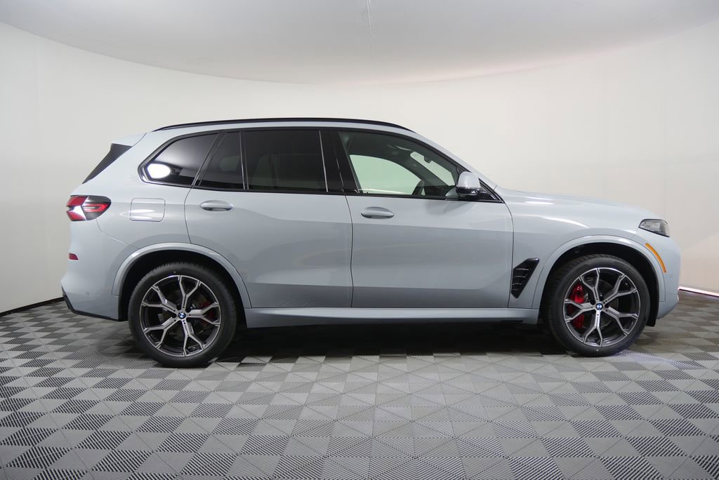 New 2026 BMW X5 sDrive40i w/ M Sport Package RWD image 2