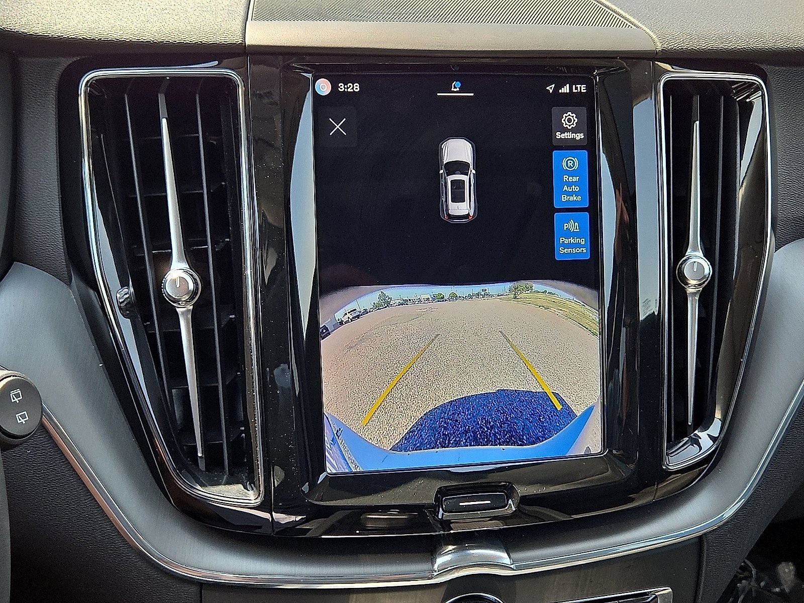 Certified 2024 Volvo XC60 B5 Core AWD/4WD image 27