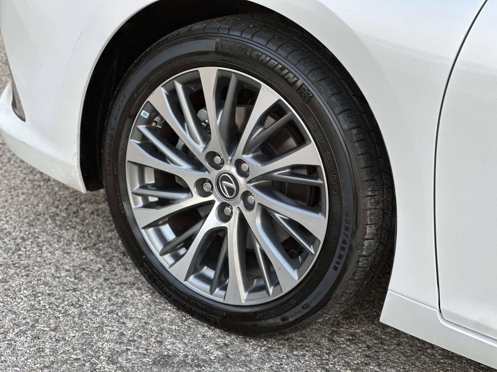 Used 2020 Lexus ES 350 w/ Premium Package image 7