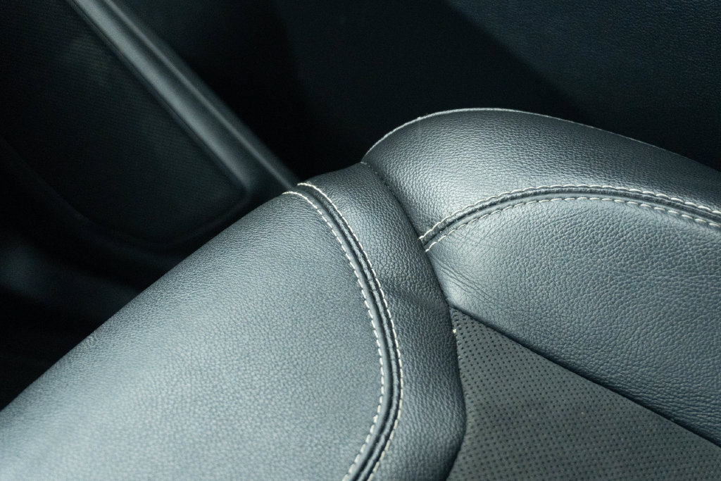 Used 2023 Ford Explorer ST RWD image 35