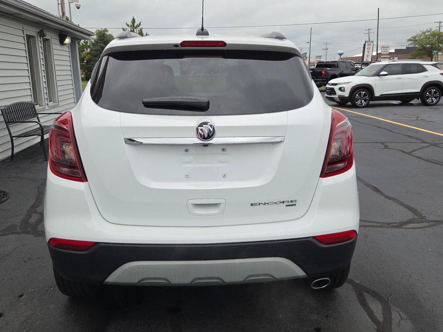 Used 2022 Buick Encore Preferred w/ Safety Package AWD/4WD image 4