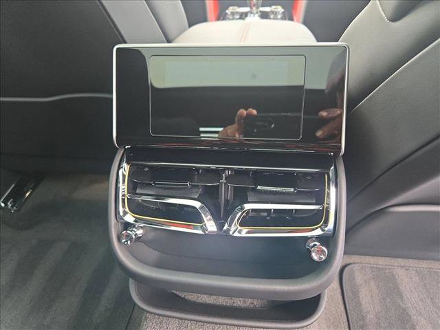 Used 2024 Bentley Flying Spur W12 image 18