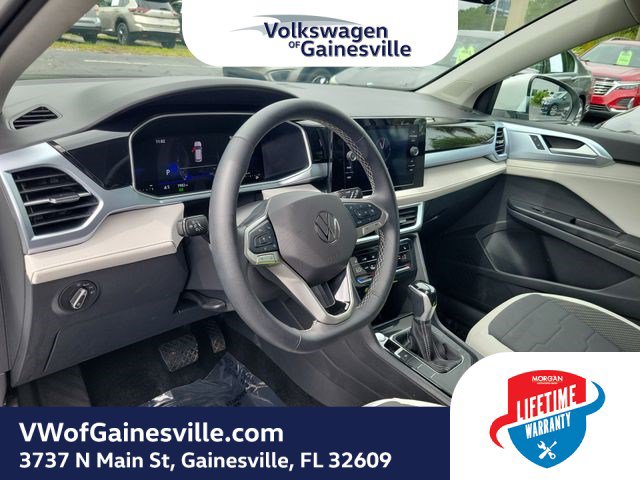 Used 2025 Volkswagen Taos SE FWD image 16