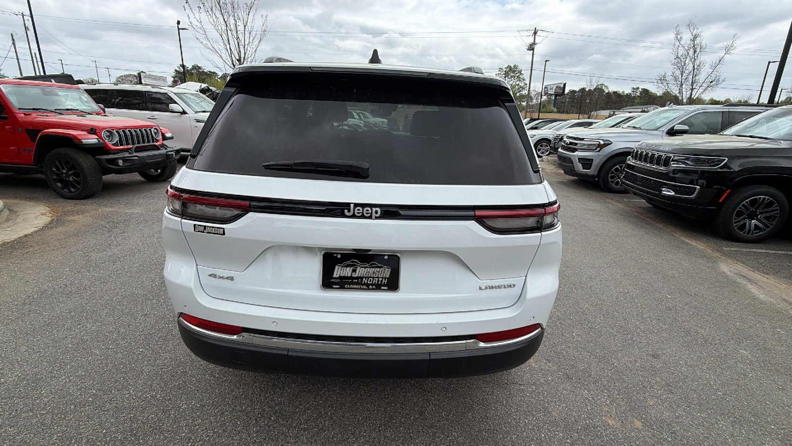 Certified 2024 Jeep Grand Cherokee Laredo AWD/4WD image 9
