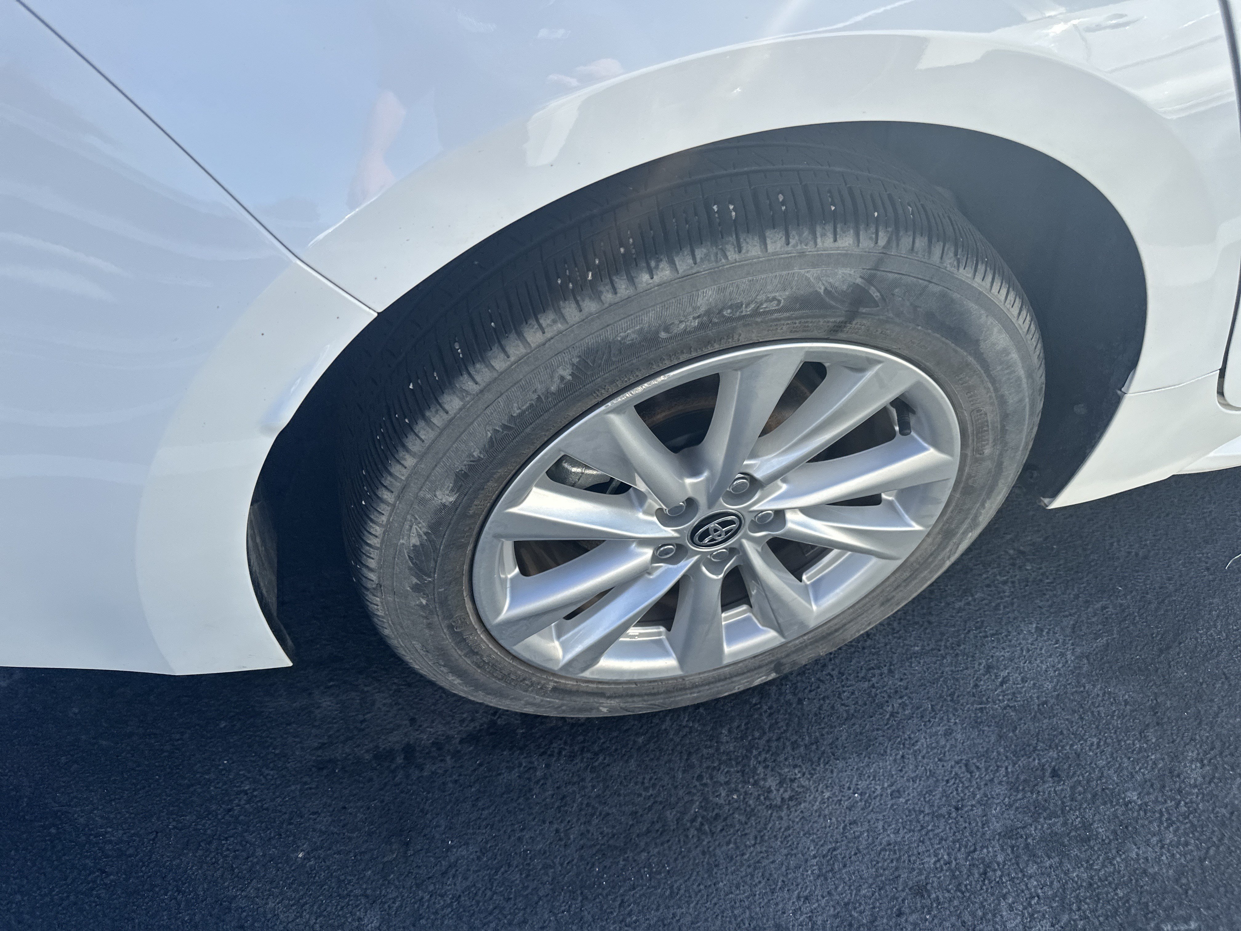Used 2024 Toyota Corolla LE w/ LE Convenience Package FWD image 32