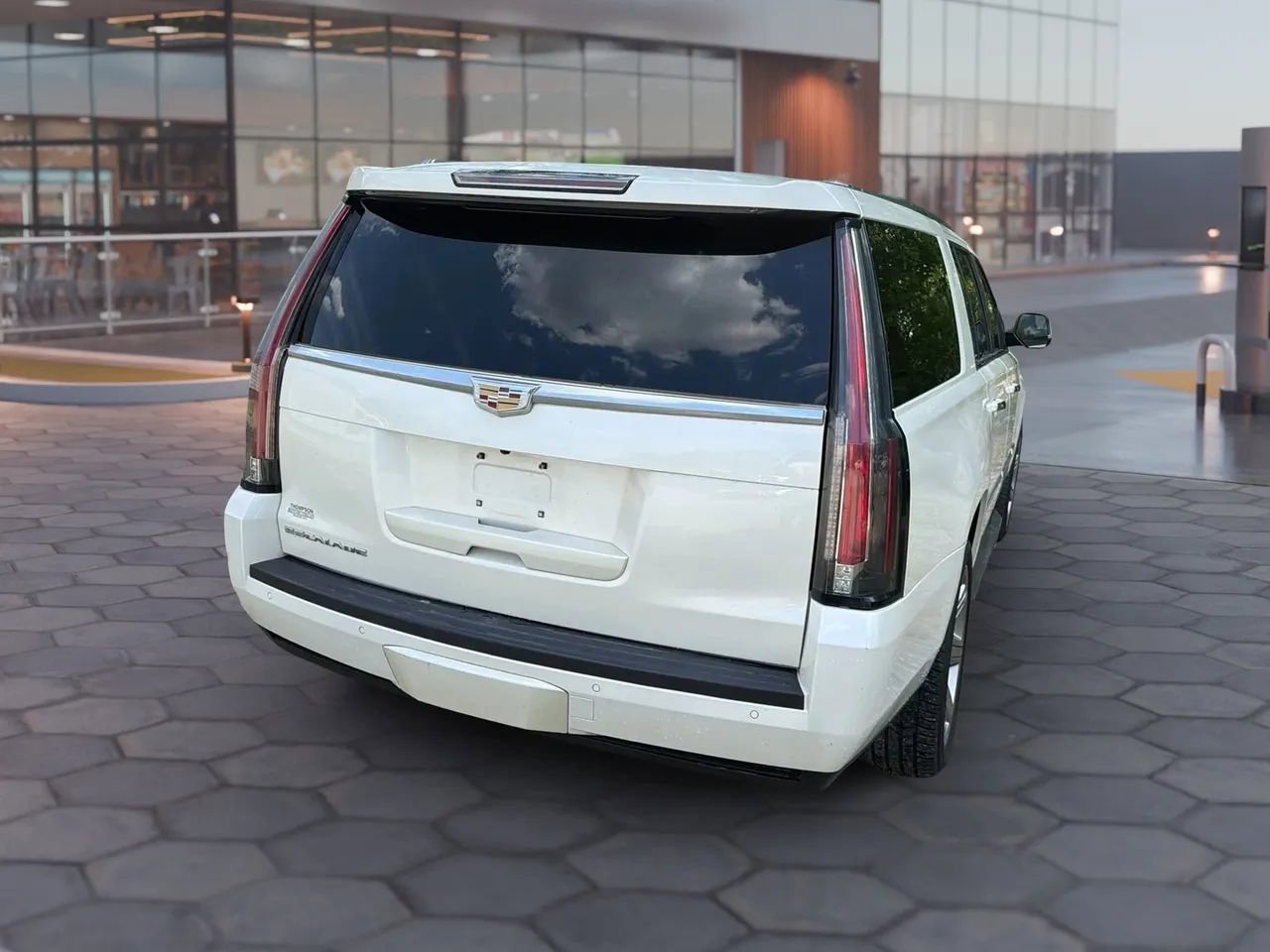 Used 2015 Cadillac Escalade ESV Luxury AWD/4WD image 10