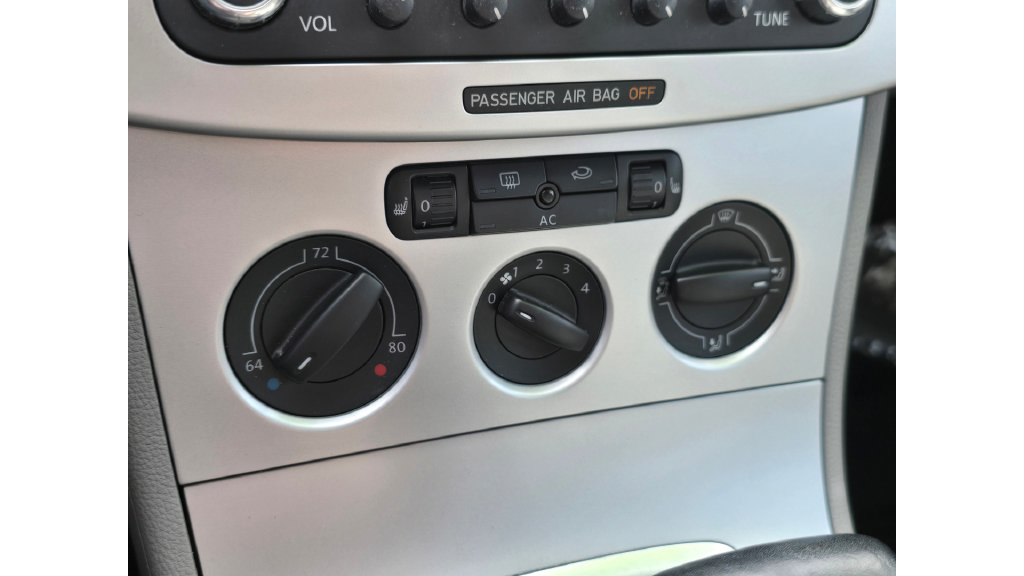 Used 2009 Volkswagen Passat Komfort FWD image 31