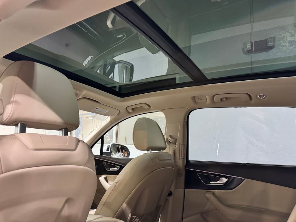 Used 2018 Audi Q7 3.0T Prestige w/ Prestige Package image 26