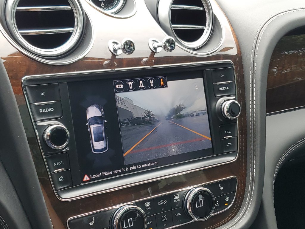 Used 2018 Bentley Bentayga AWD/4WD image 27