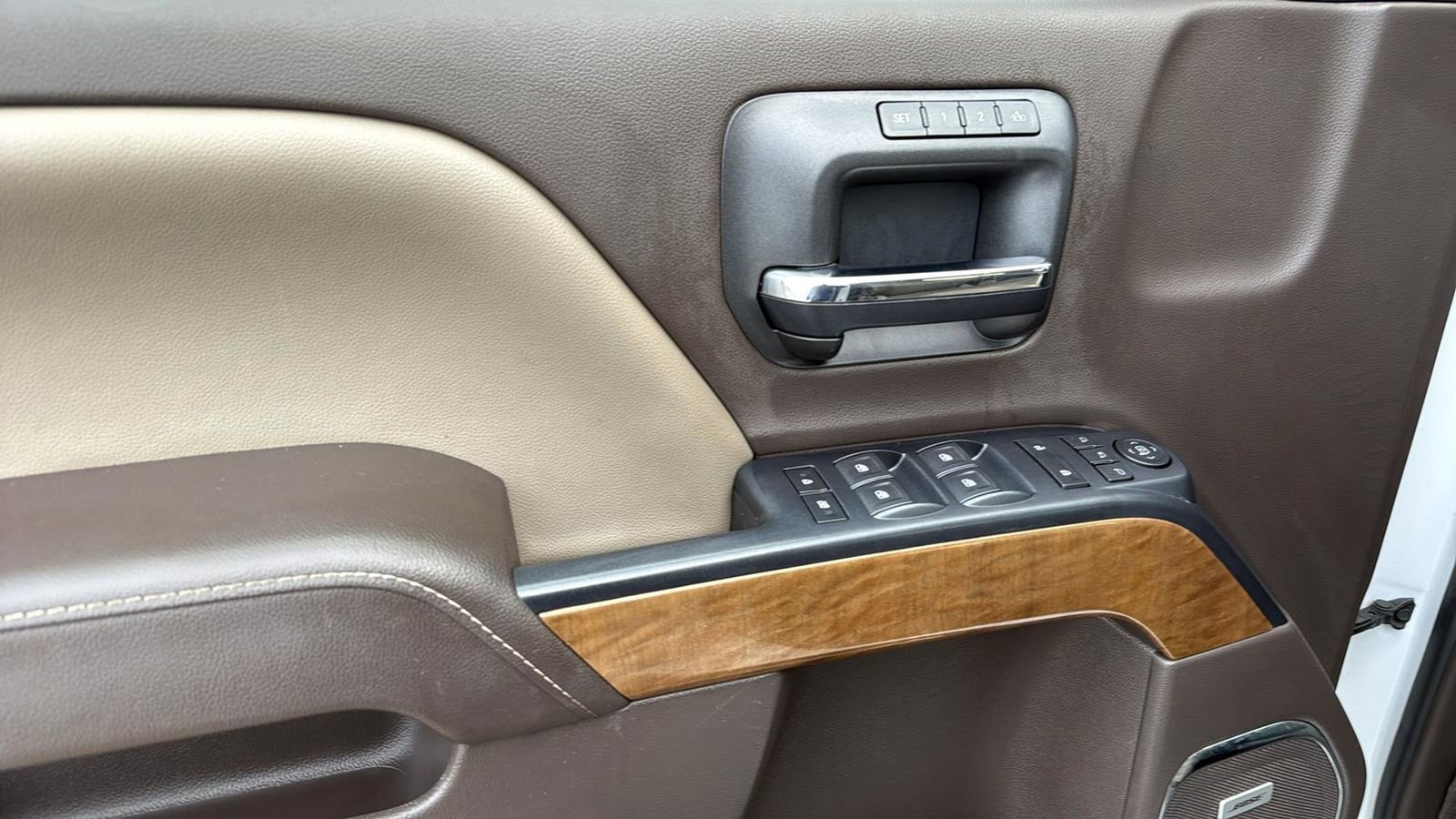 Used 2017 Chevrolet Silverado 1500 LTZ w/ Texas Edition image 9