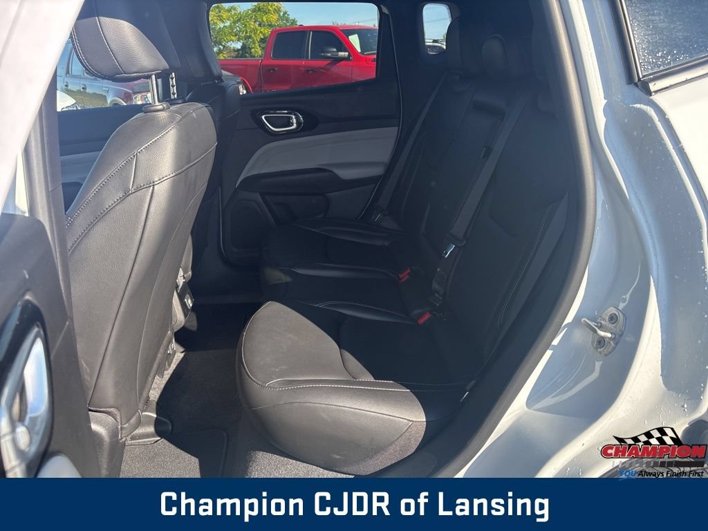 Used 2025 Jeep Compass Limited AWD/4WD image 16