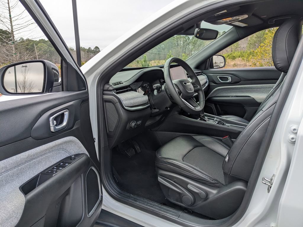 Used 2024 Jeep Compass Latitude image 35