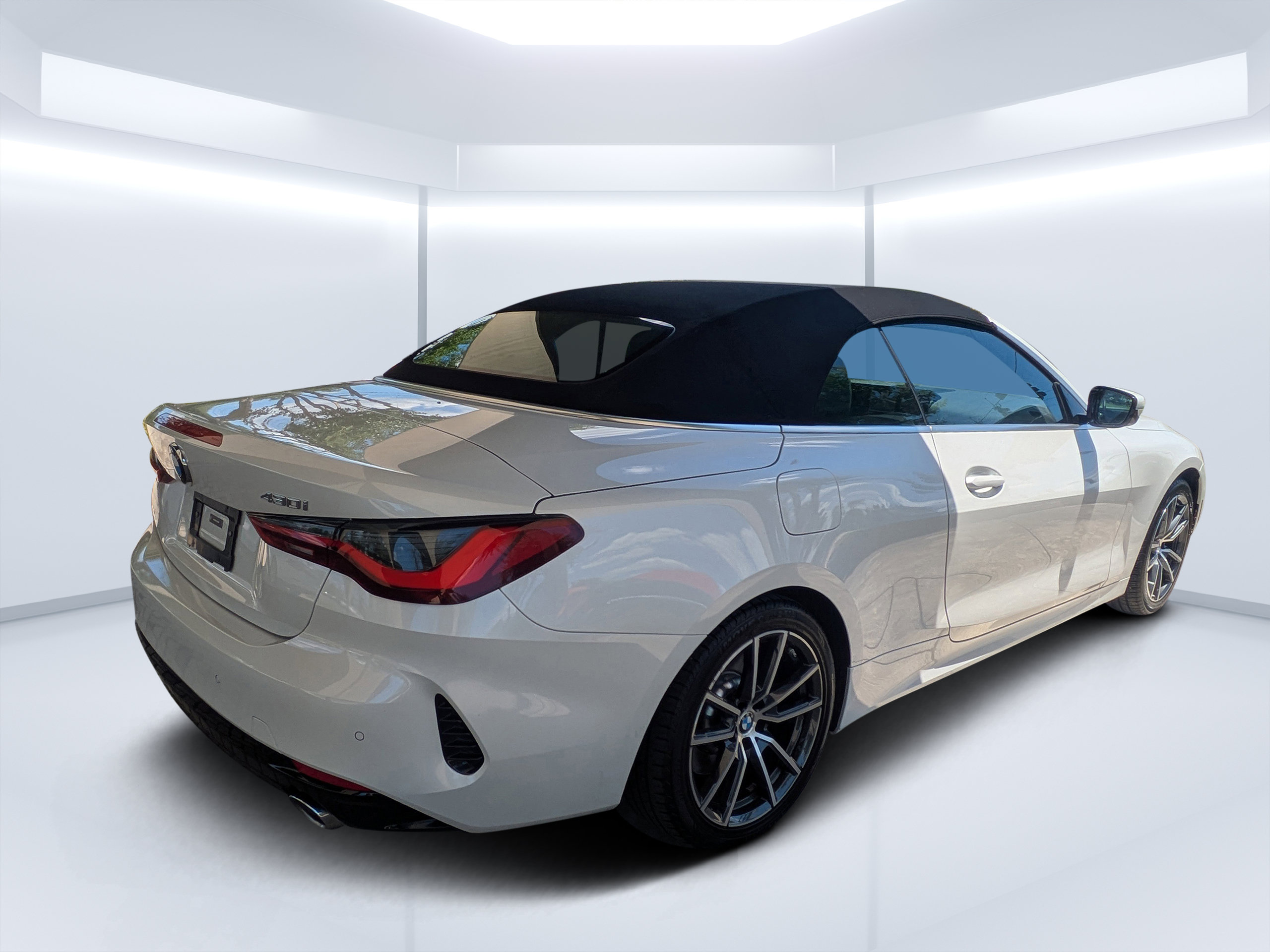 Used 2025 BMW 430i xDrive Convertible AWD/4WD image 3