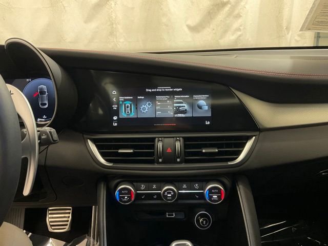 Used 2025 Alfa Romeo Giulia AWD image 17