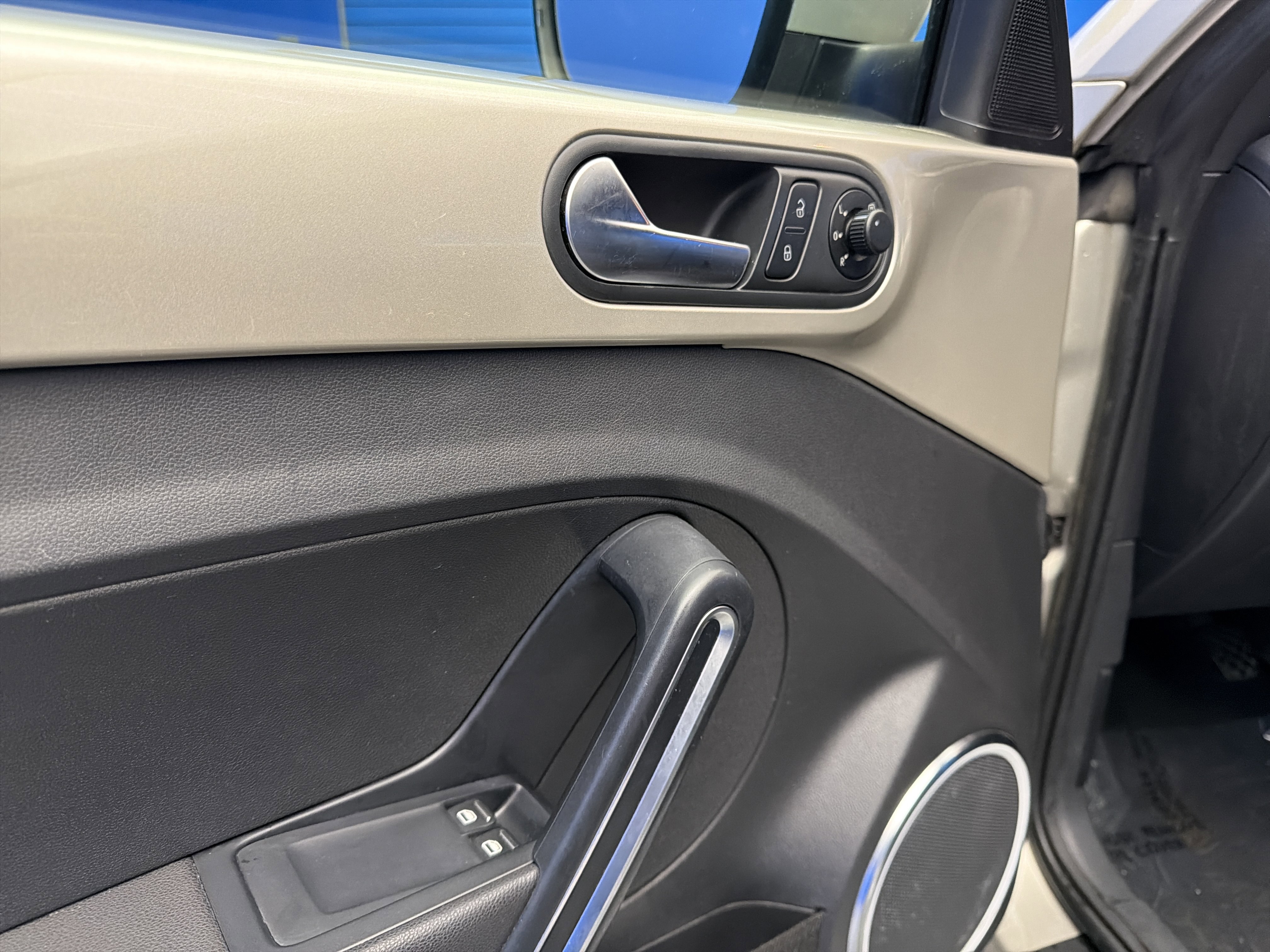 Used 2013 Volkswagen Beetle 2.5 image 11