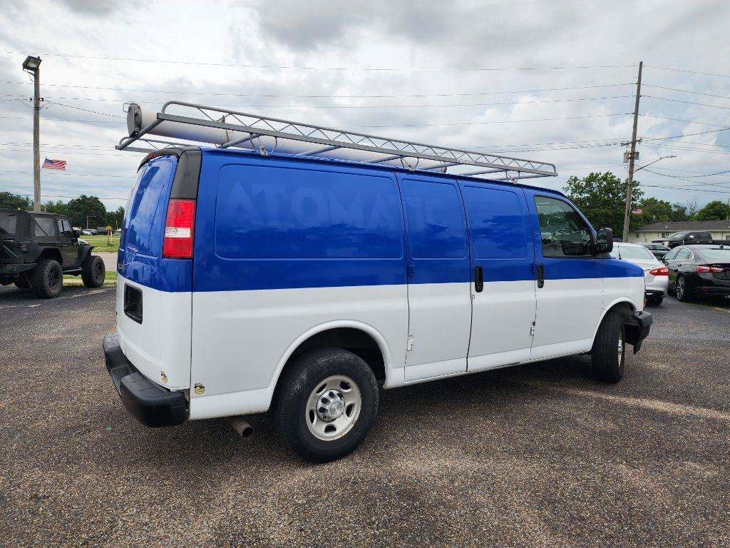 Used 2019 Chevrolet Express 2500 w/ Driver Convenience Package RWD image 4