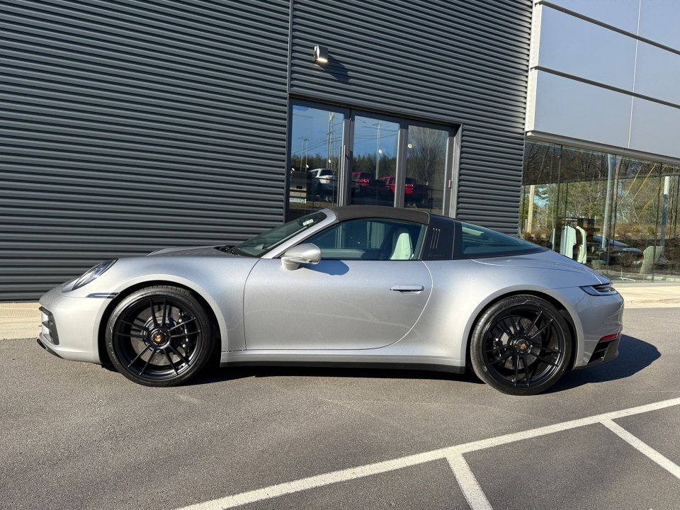 Certified 2022 Porsche 911 Targa 4 GTS image 2