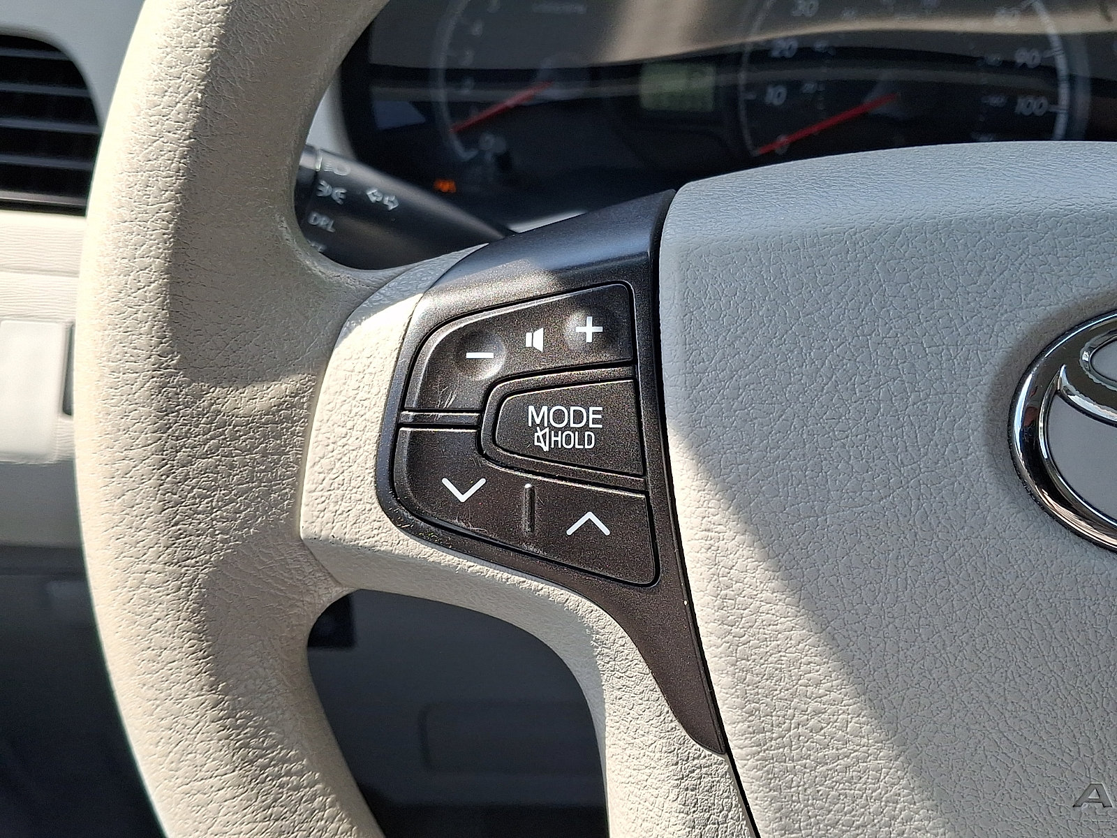 Used 2012 Toyota Sienna LE w/ Towing Pkg FWD image 18